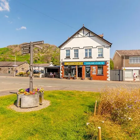 B&B Lakeland House 4*