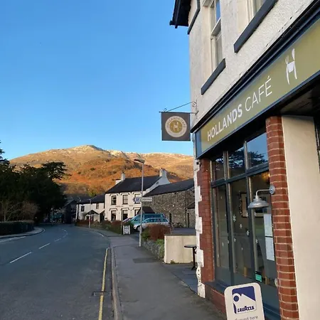 Lakeland House 4*