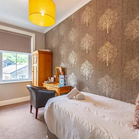 B&B Lakeland House