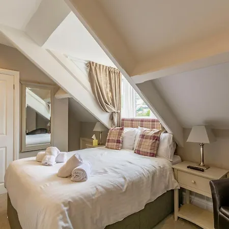 Lakeland House 4*