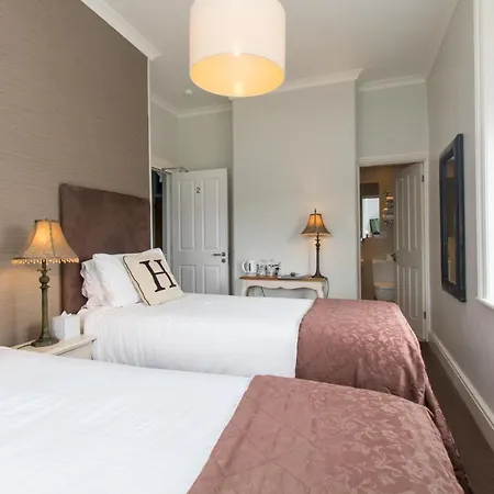 Lakeland House לינה וארוחת בוקר 4*