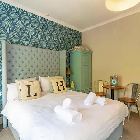 Lakeland House לינה וארוחת בוקר 4*